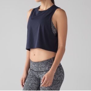 LULULEMON CUT OUT CROP IN MIDNIGHT BLUE SIZE 6